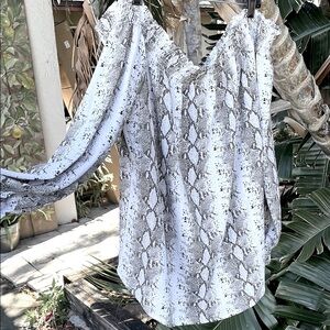 Off the shoulder Snake Print Women's Top